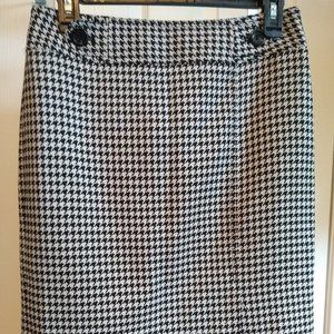Ann Taylor houndstooth Skirt, size 4 NWT